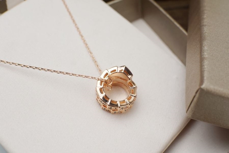 Bv1g*ai necklaces